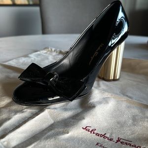 Salvatore Ferragamo Black Pumps beautiful gold heels 8/12 B excellent condition